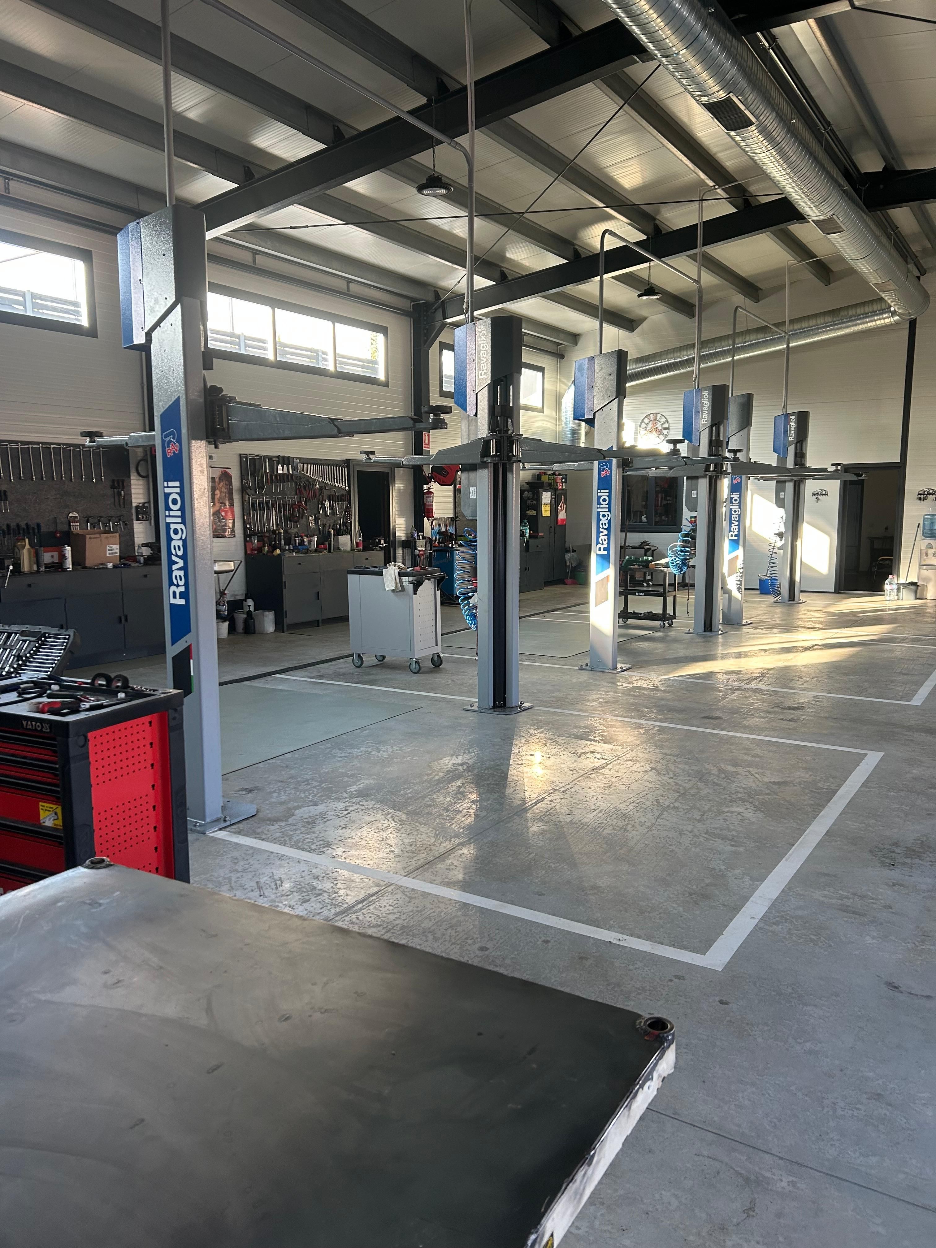 Clădirea service-ului auto IanyRoute din Botoșani